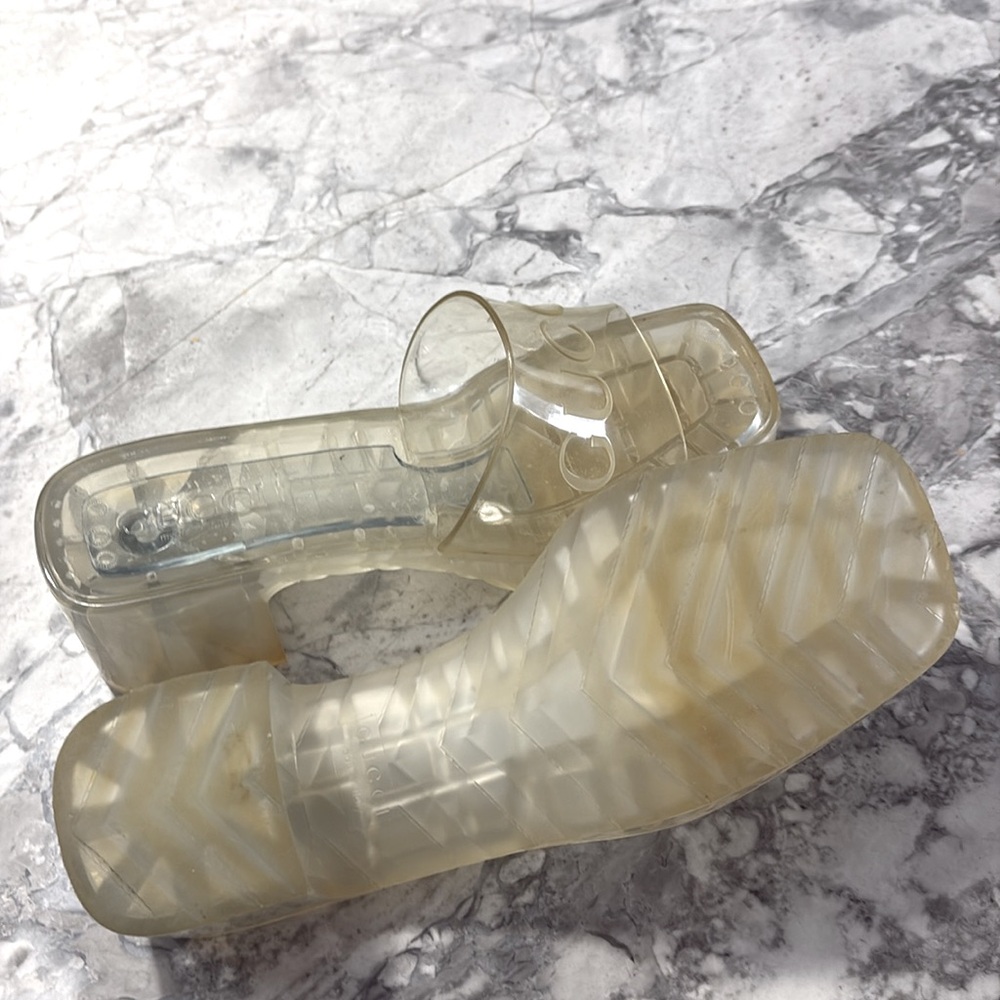 AUTHENTIC GUCCI RUBBER SANDALS - Picture 7 of 9